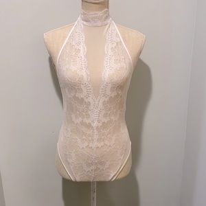 💙6/$20 H:ours Shear Lace Bodysuit Sz M 
Lightweight White One Piece Halter Neck